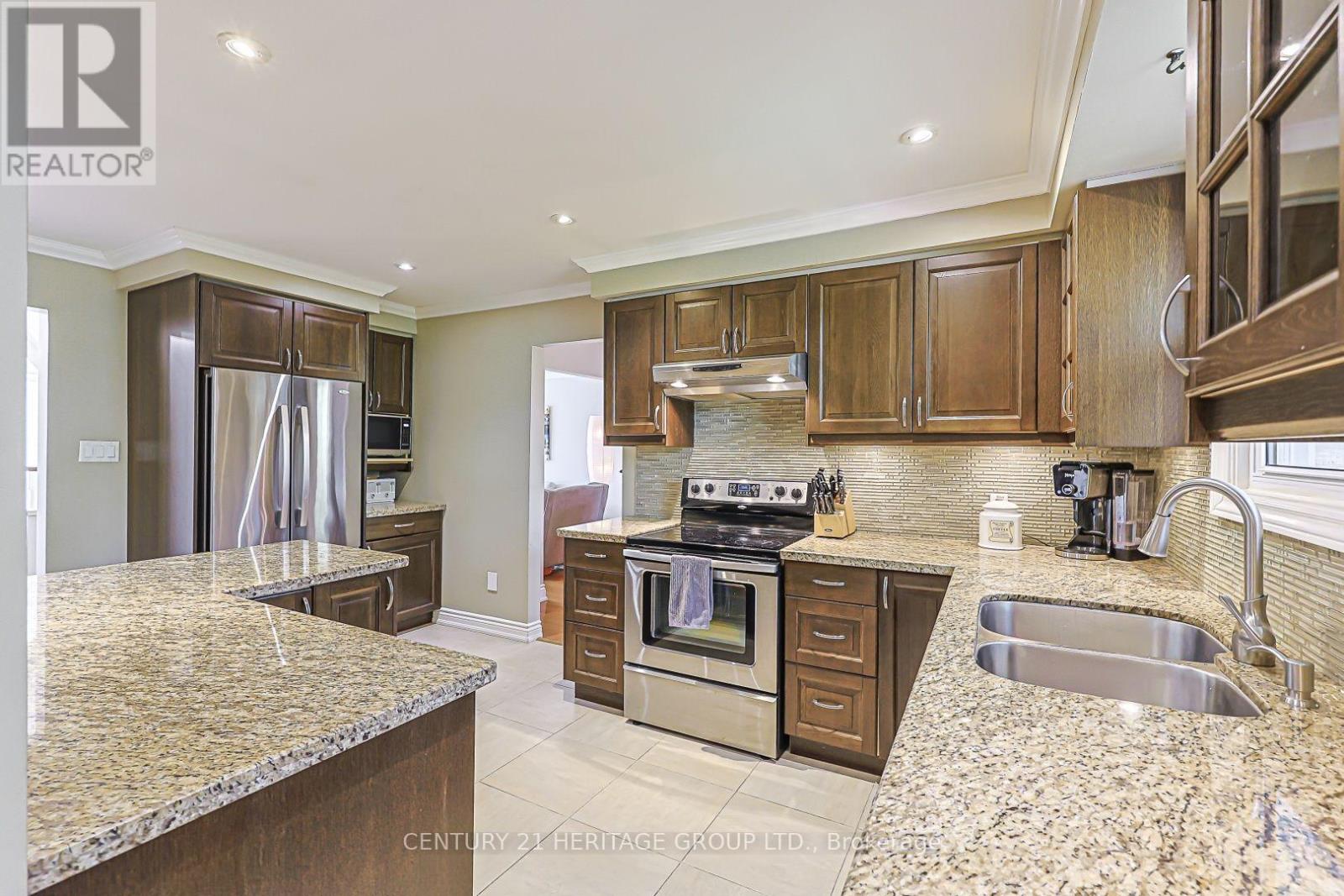 66 HOWLETT AVENUE - 14