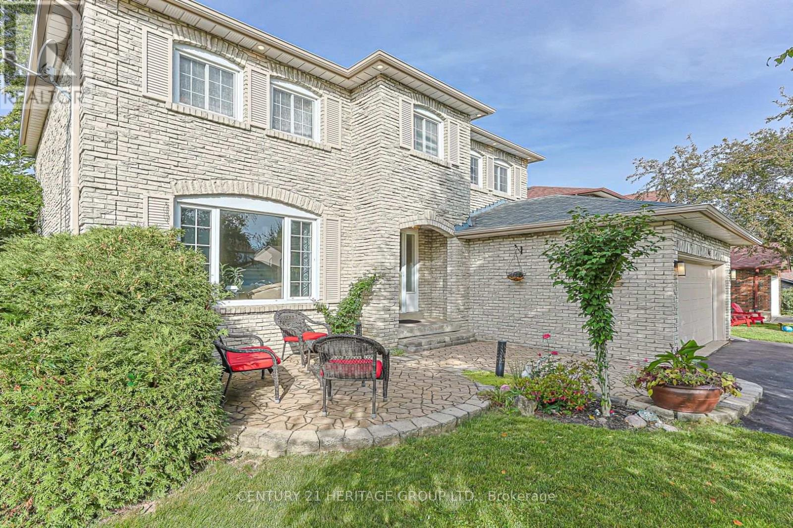 66 HOWLETT AVENUE, Newmarket (Huron Heights-Leslie Valley) — photo 2