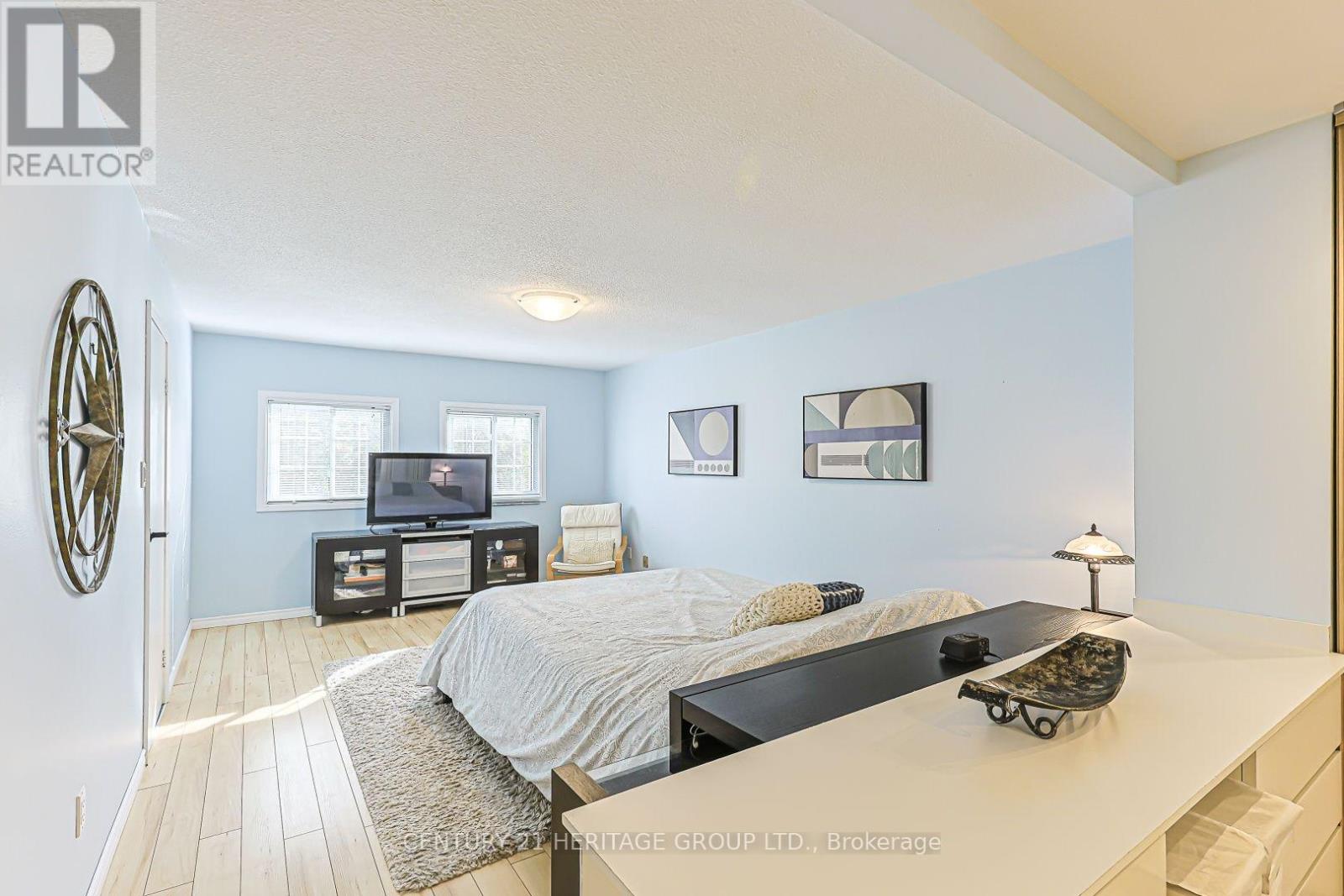 66 HOWLETT AVENUE - 21