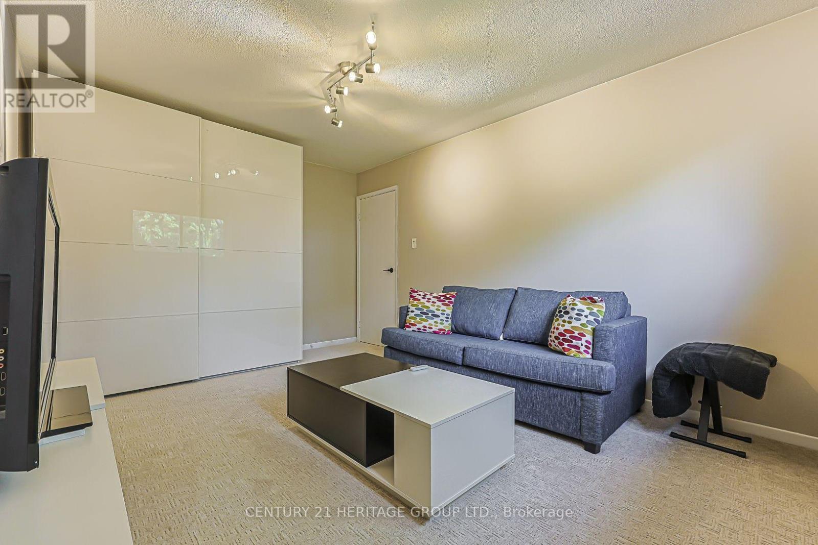 66 HOWLETT AVENUE - 27