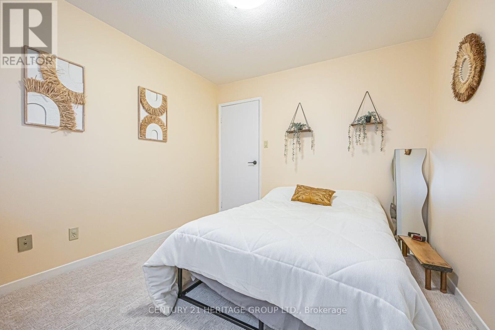 66 HOWLETT AVENUE - 29
