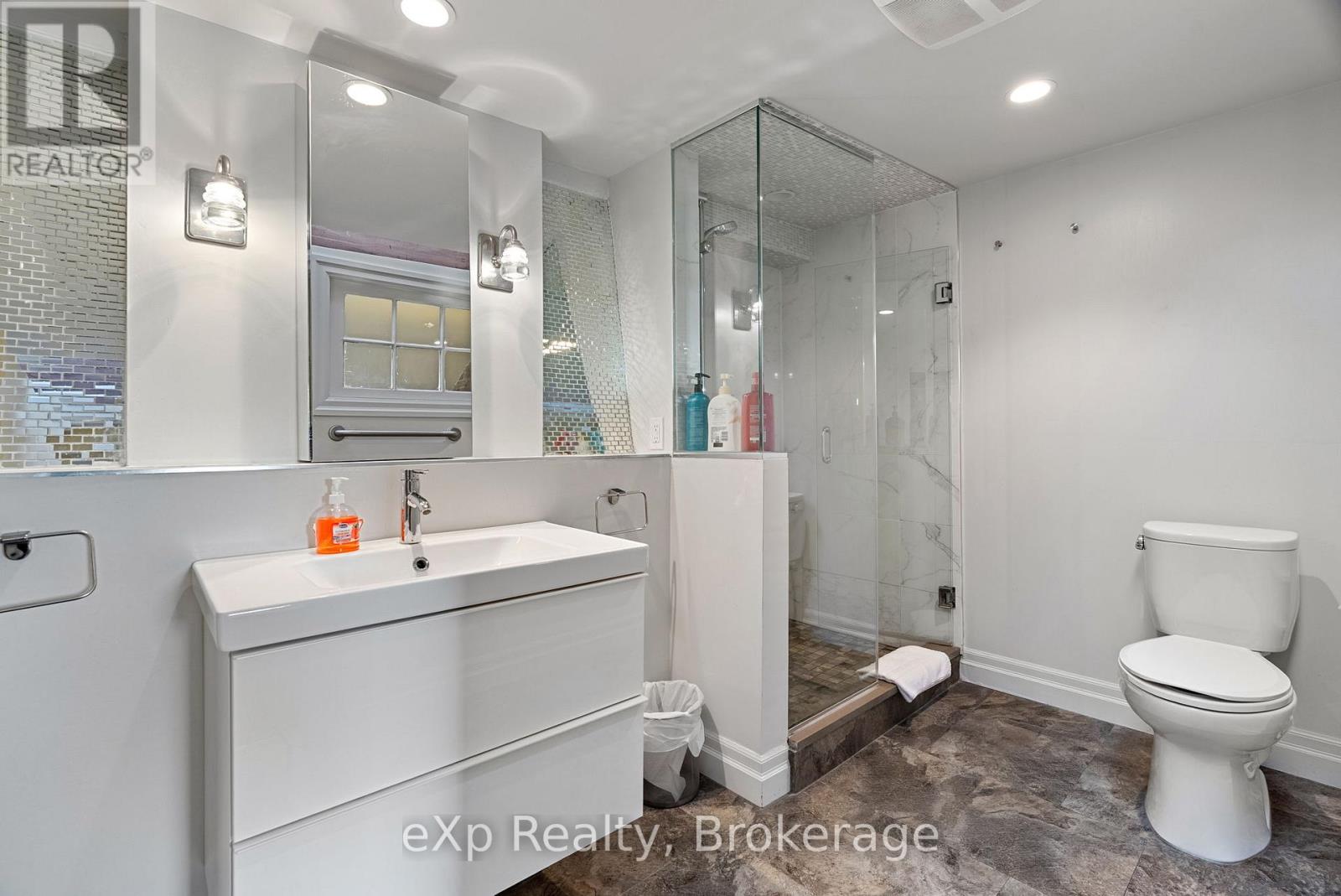 94 Wellington Street — photo 19