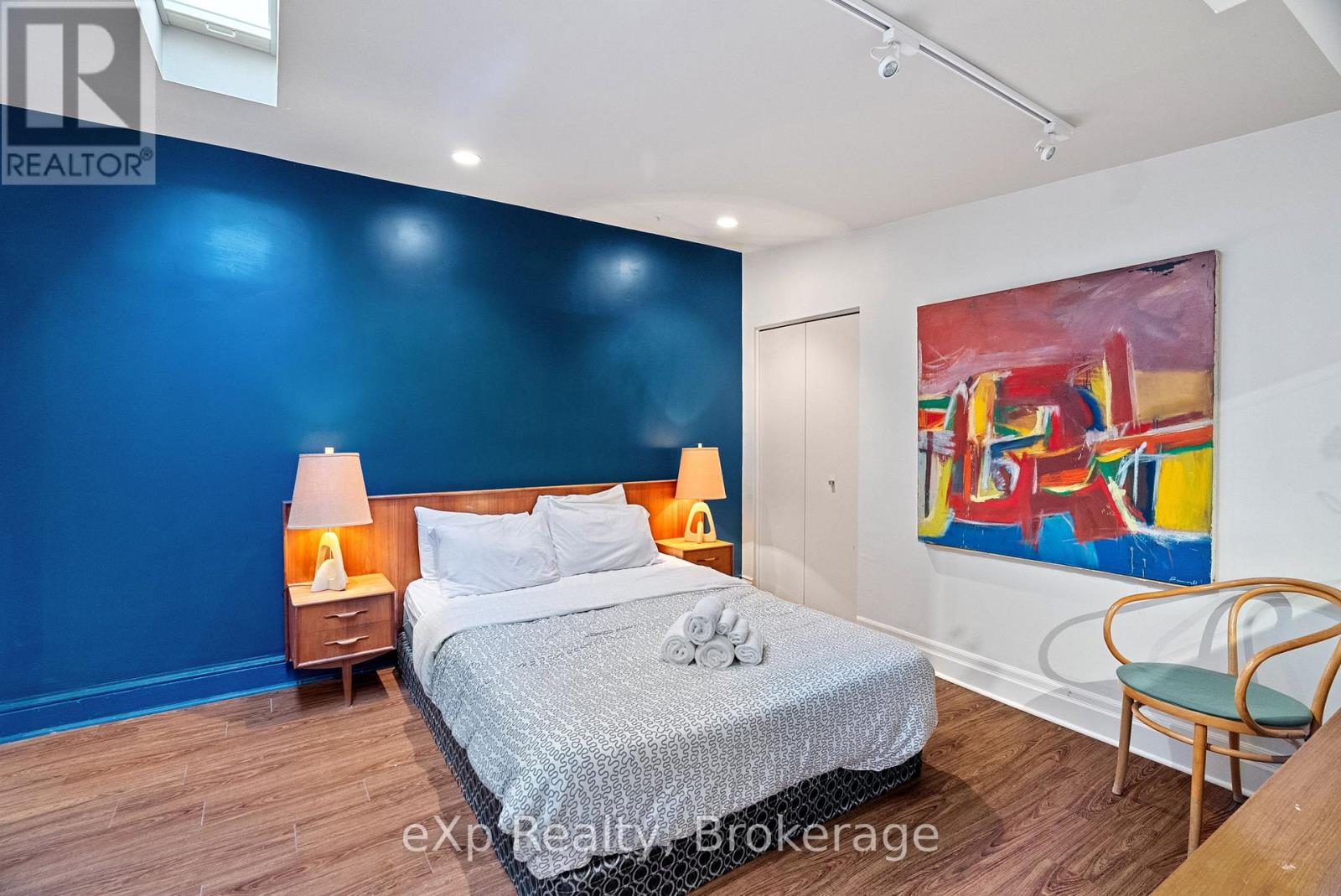 94 Wellington Street — photo 24
