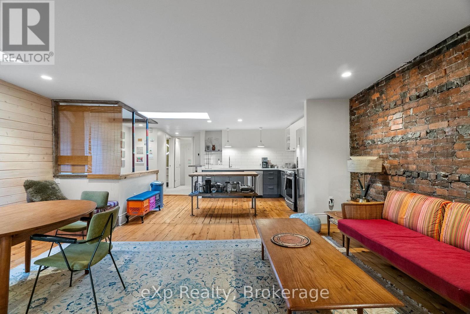 94 Wellington Street — photo 22