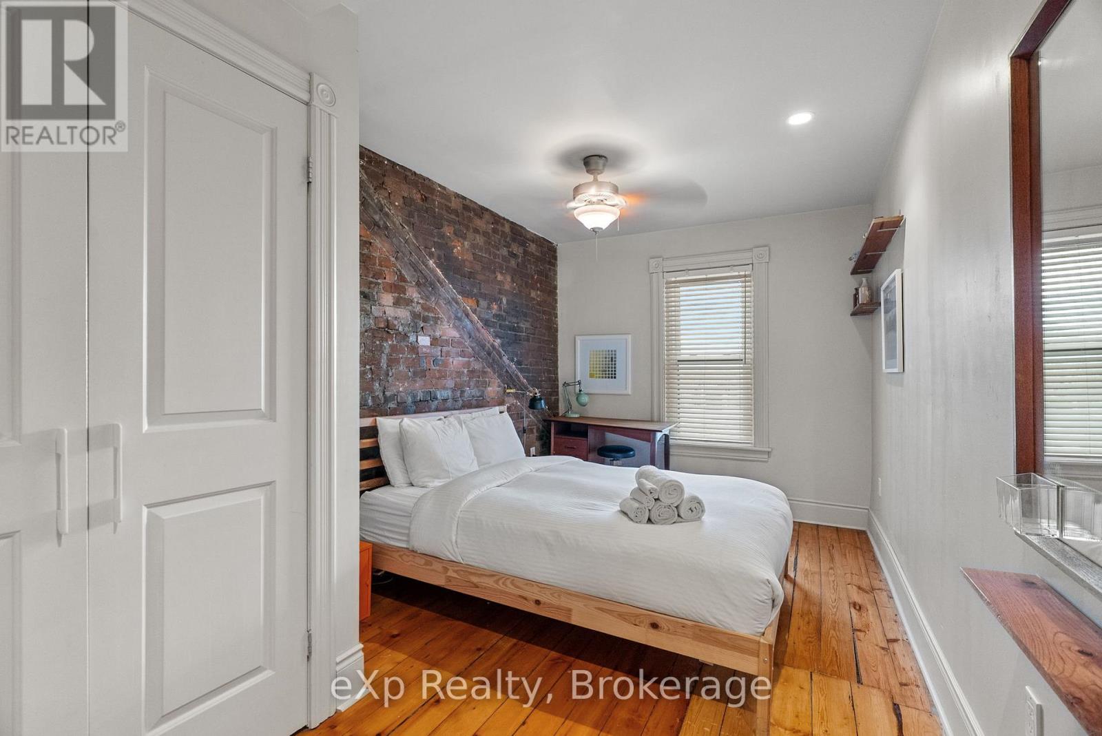 94 Wellington Street — photo 23