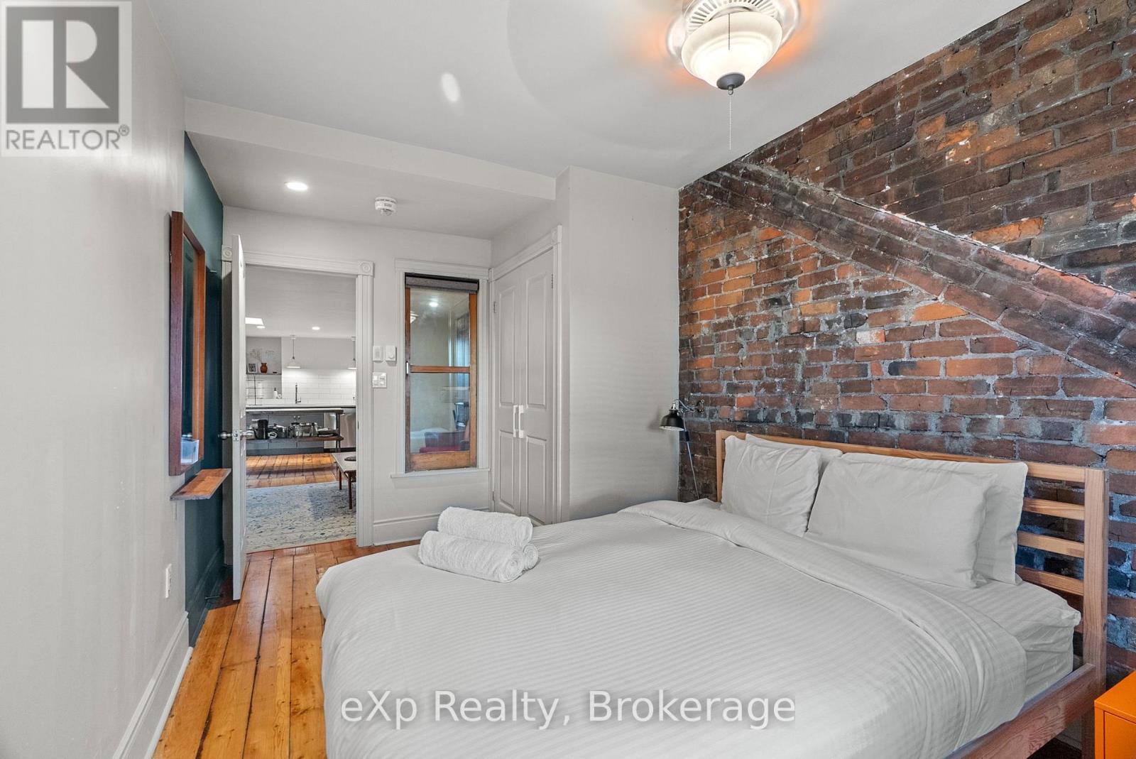 94 Wellington Street — photo 24