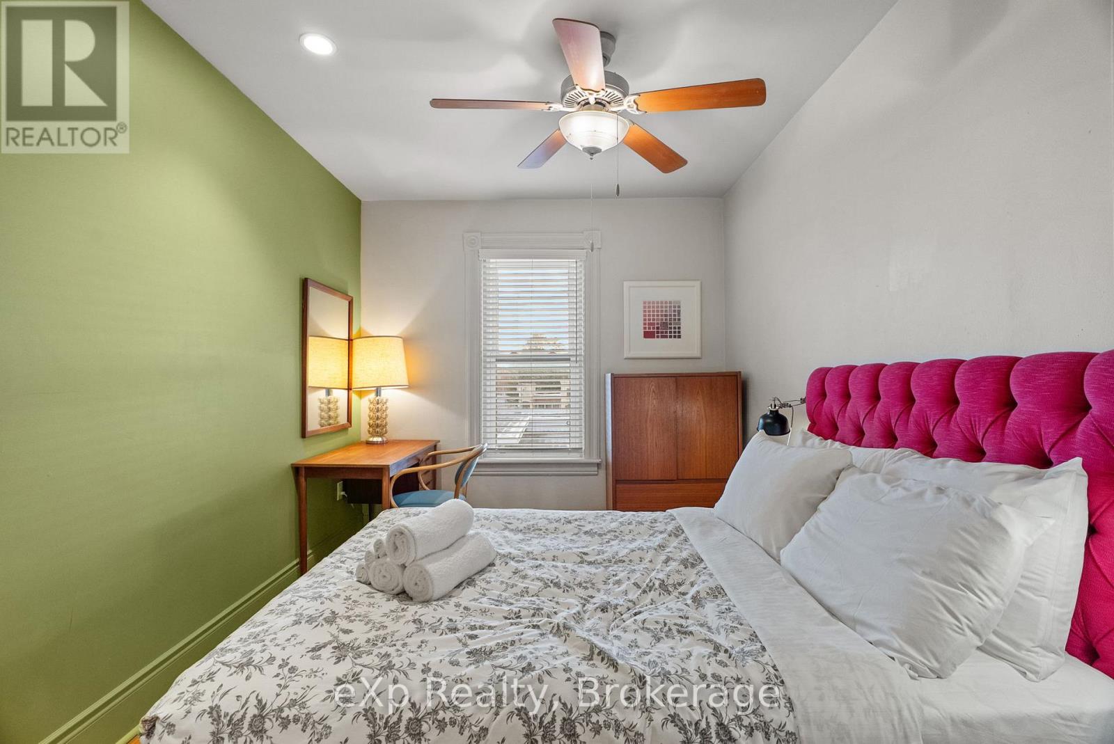 94 Wellington Street — photo 26