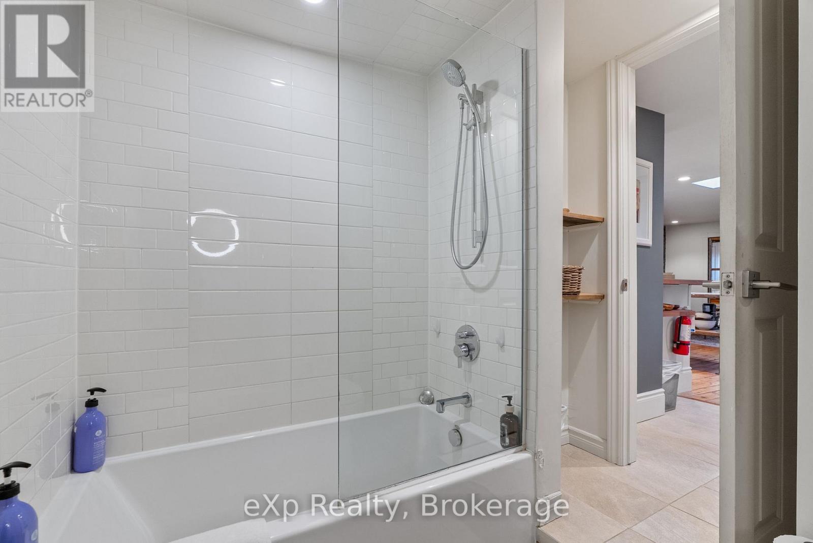 94 Wellington Street — photo 30