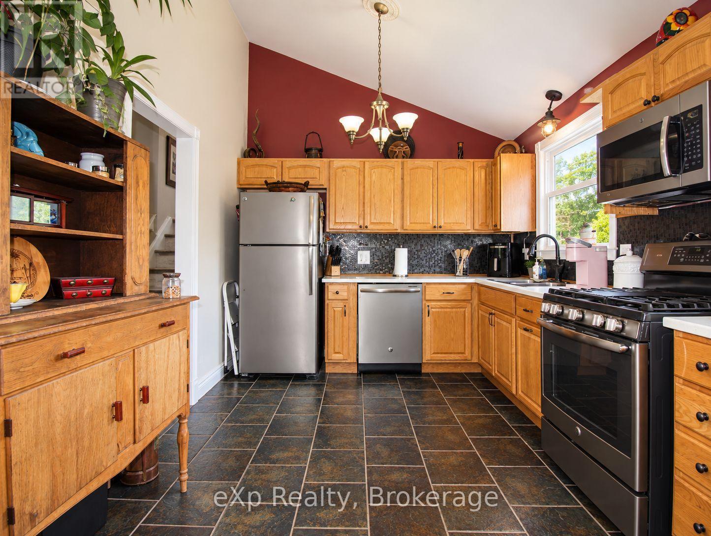 111690 GREY ROAD 14 - Image 3