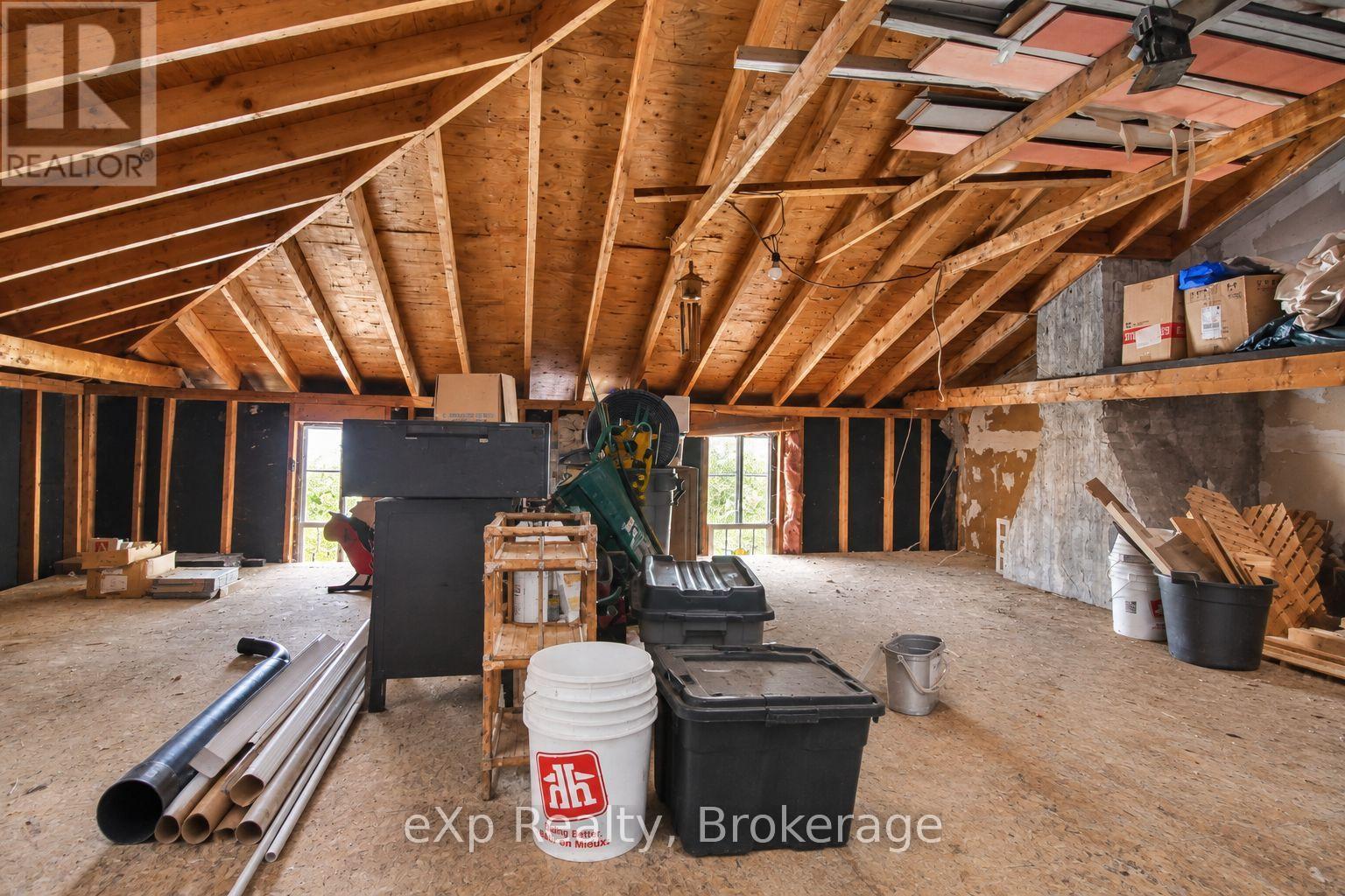 111690 GREY ROAD 14 - Image 30