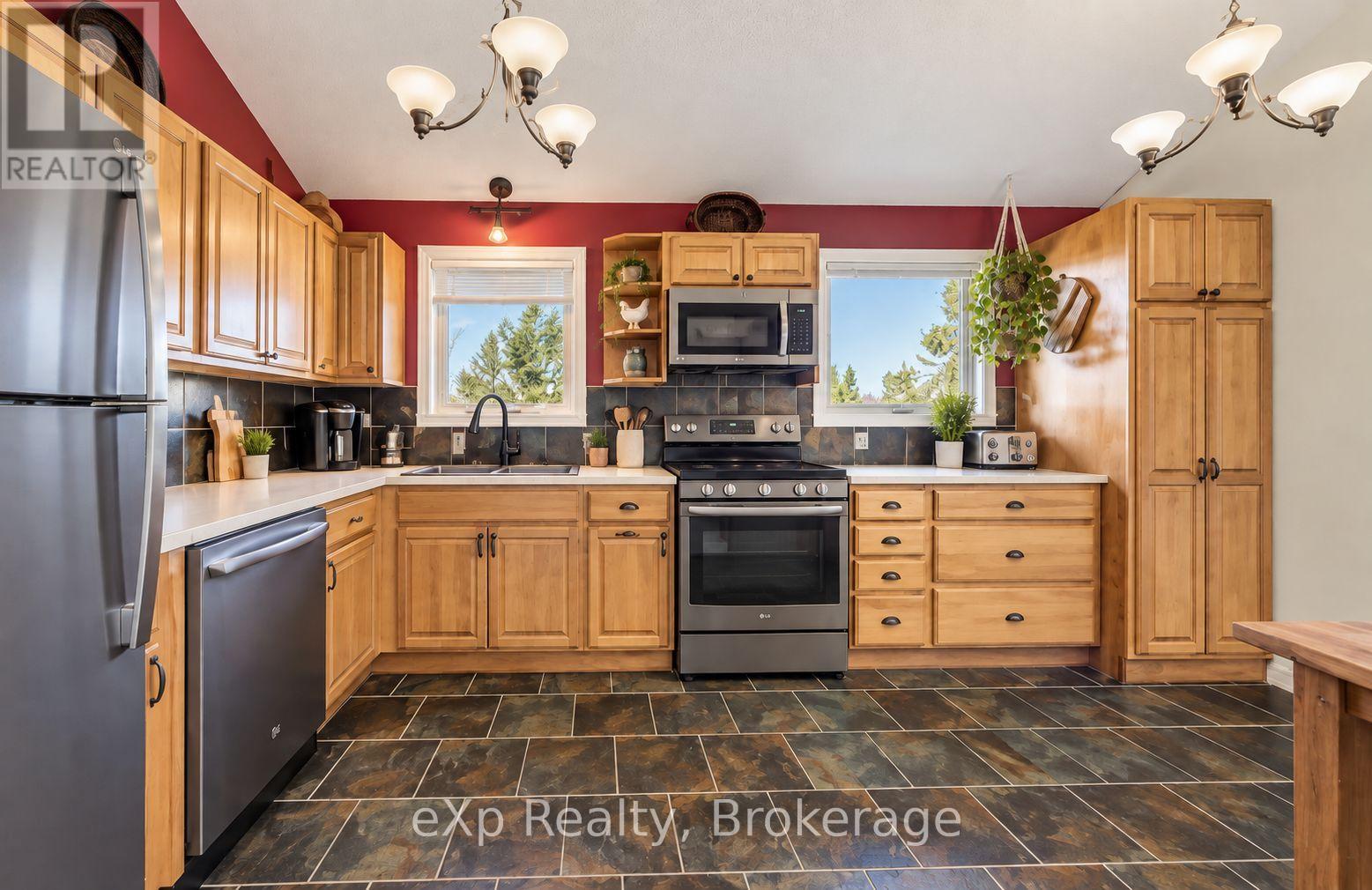 111690 GREY ROAD 14 - Image 4