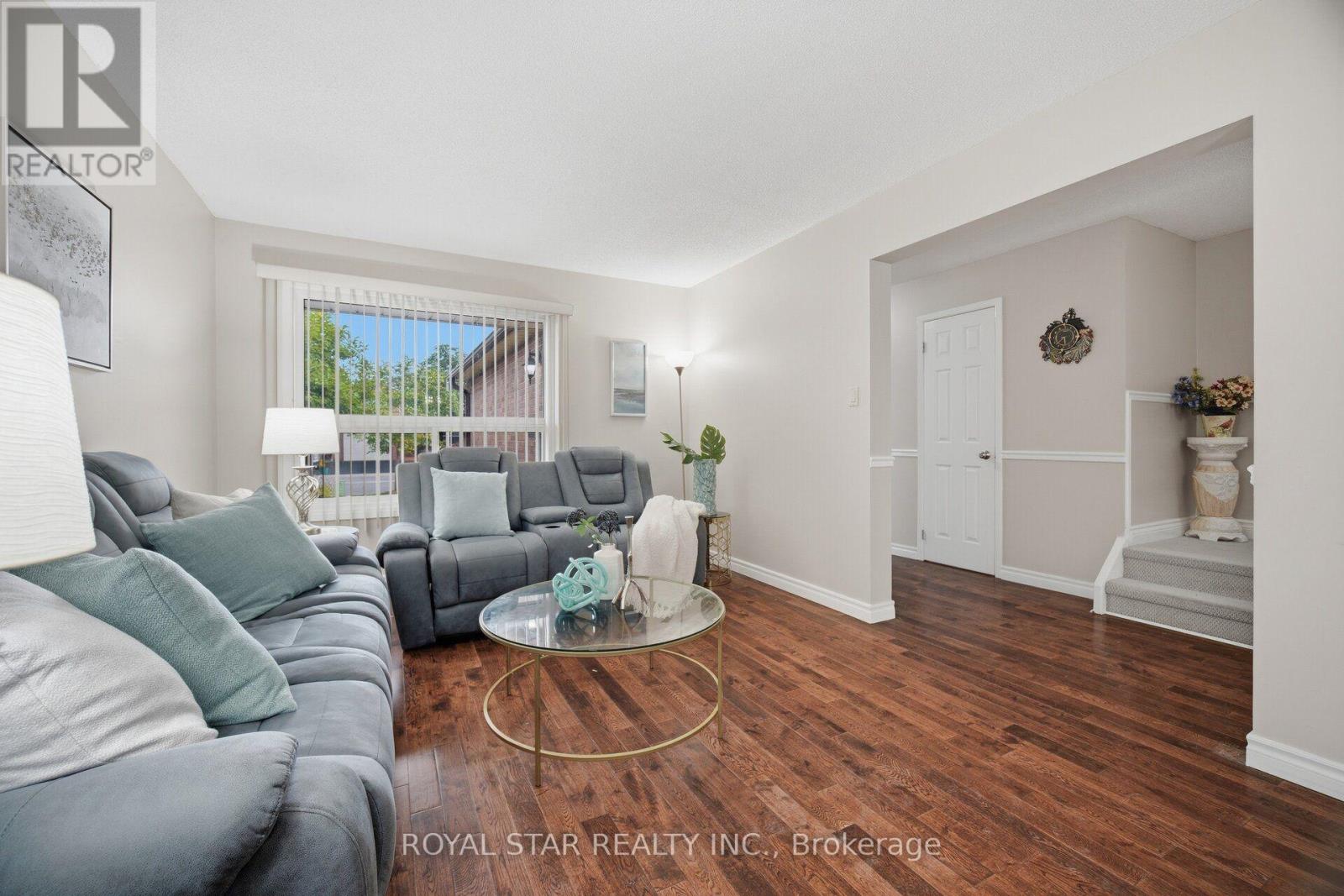 39 EBBY AVENUE E - 10