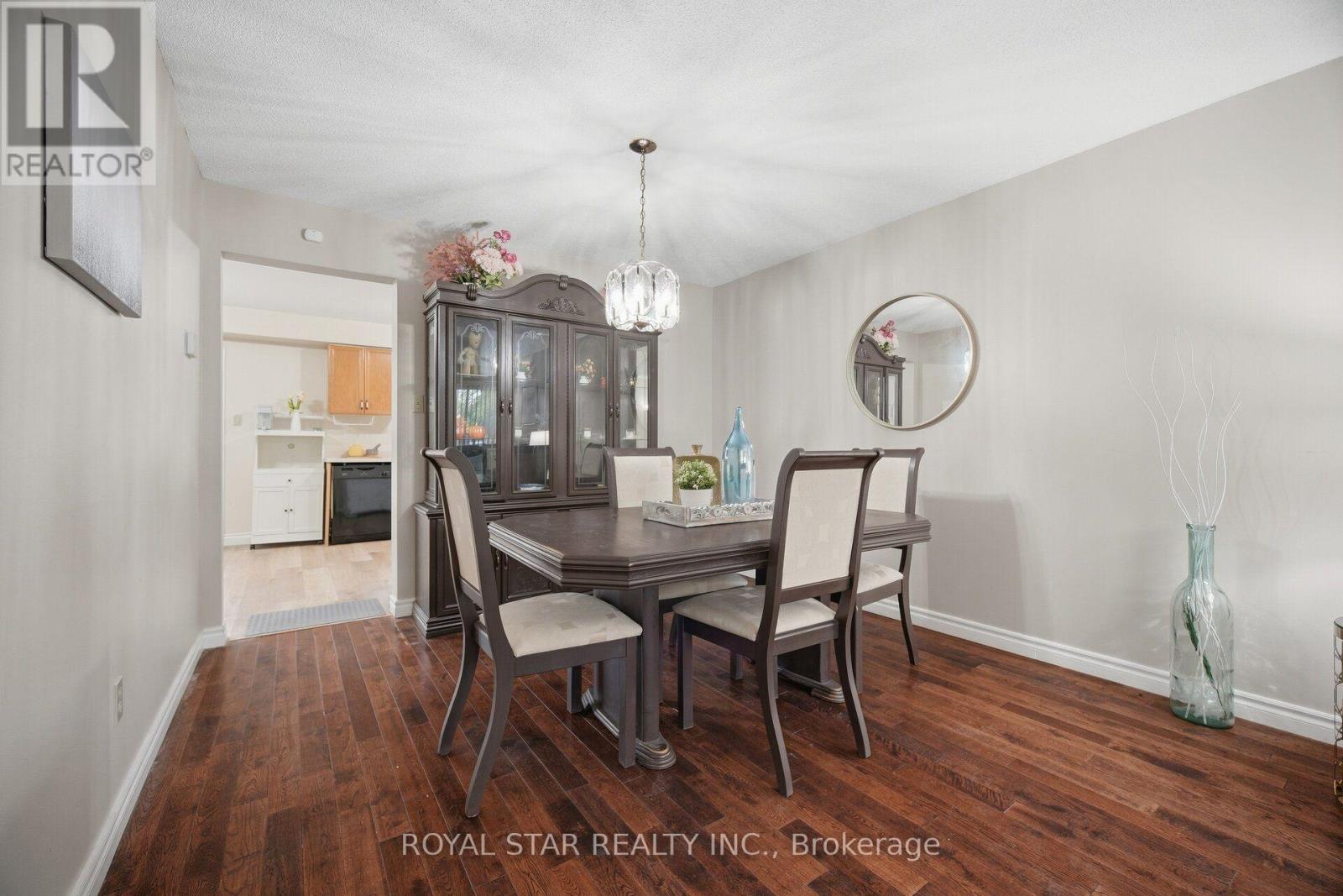 39 EBBY AVENUE E - 12