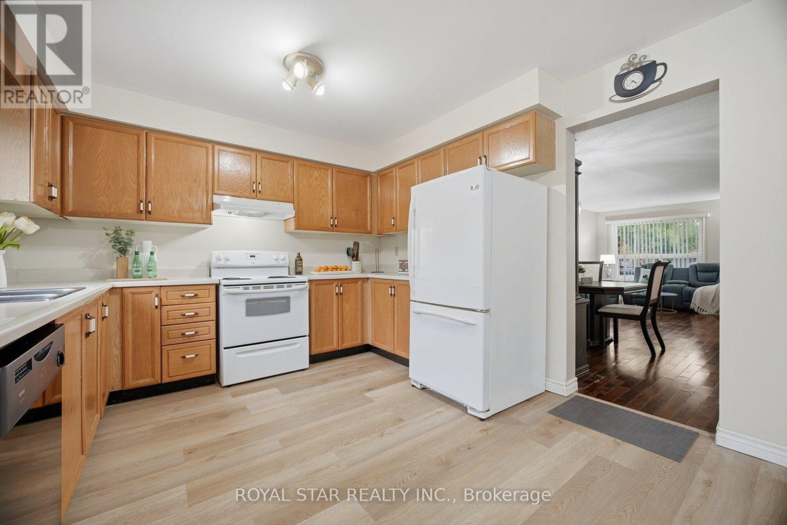 39 EBBY AVENUE E - 14