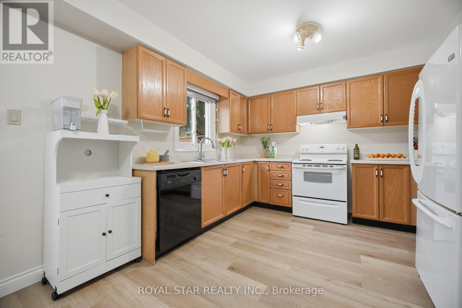 39 EBBY AVENUE E - 15