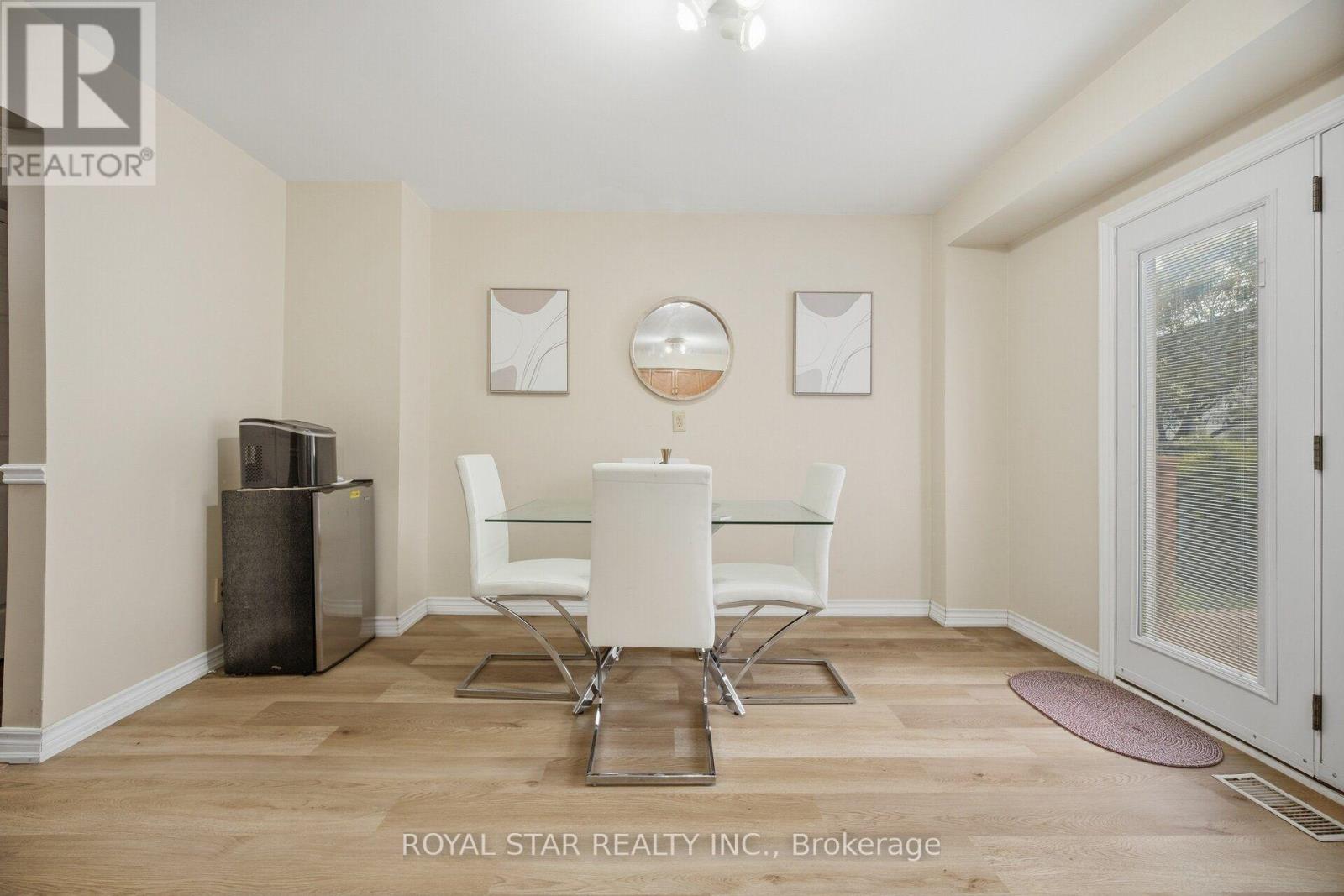 39 EBBY AVENUE E - 18