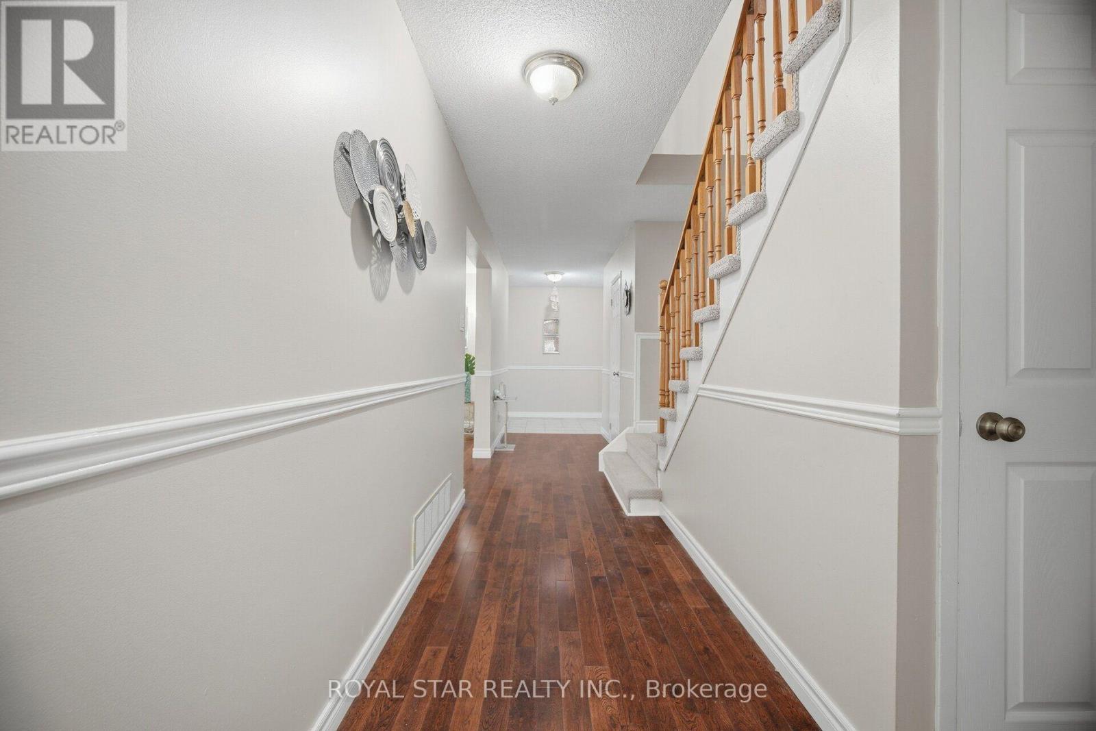 39 EBBY AVENUE E - 20
