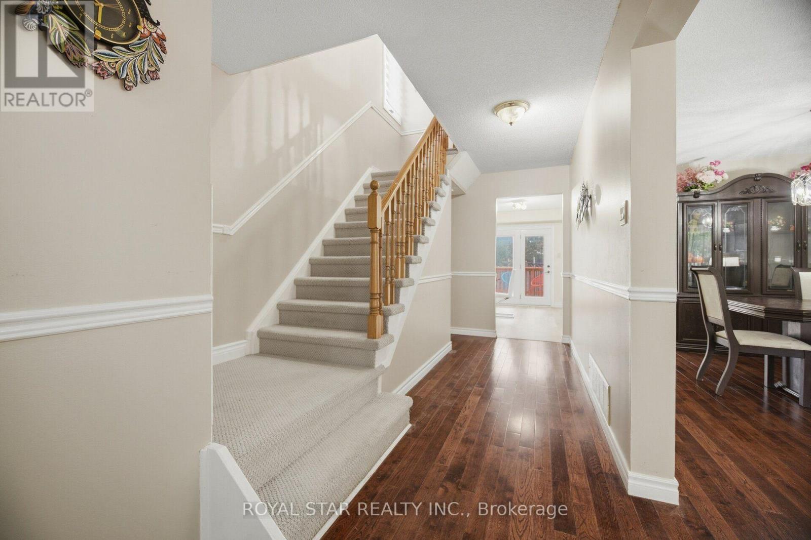 39 EBBY AVENUE E - 22