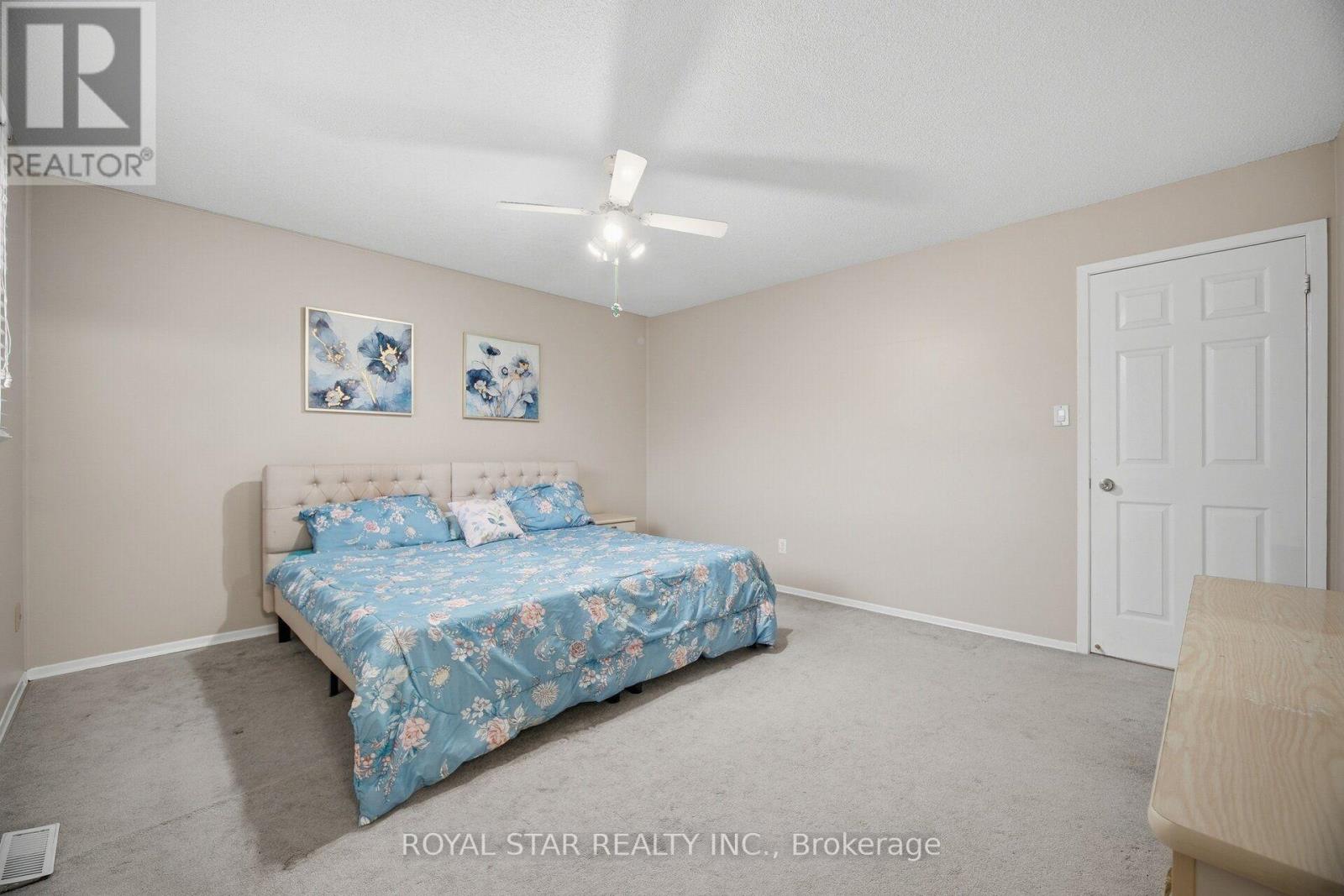 39 EBBY AVENUE E - 24