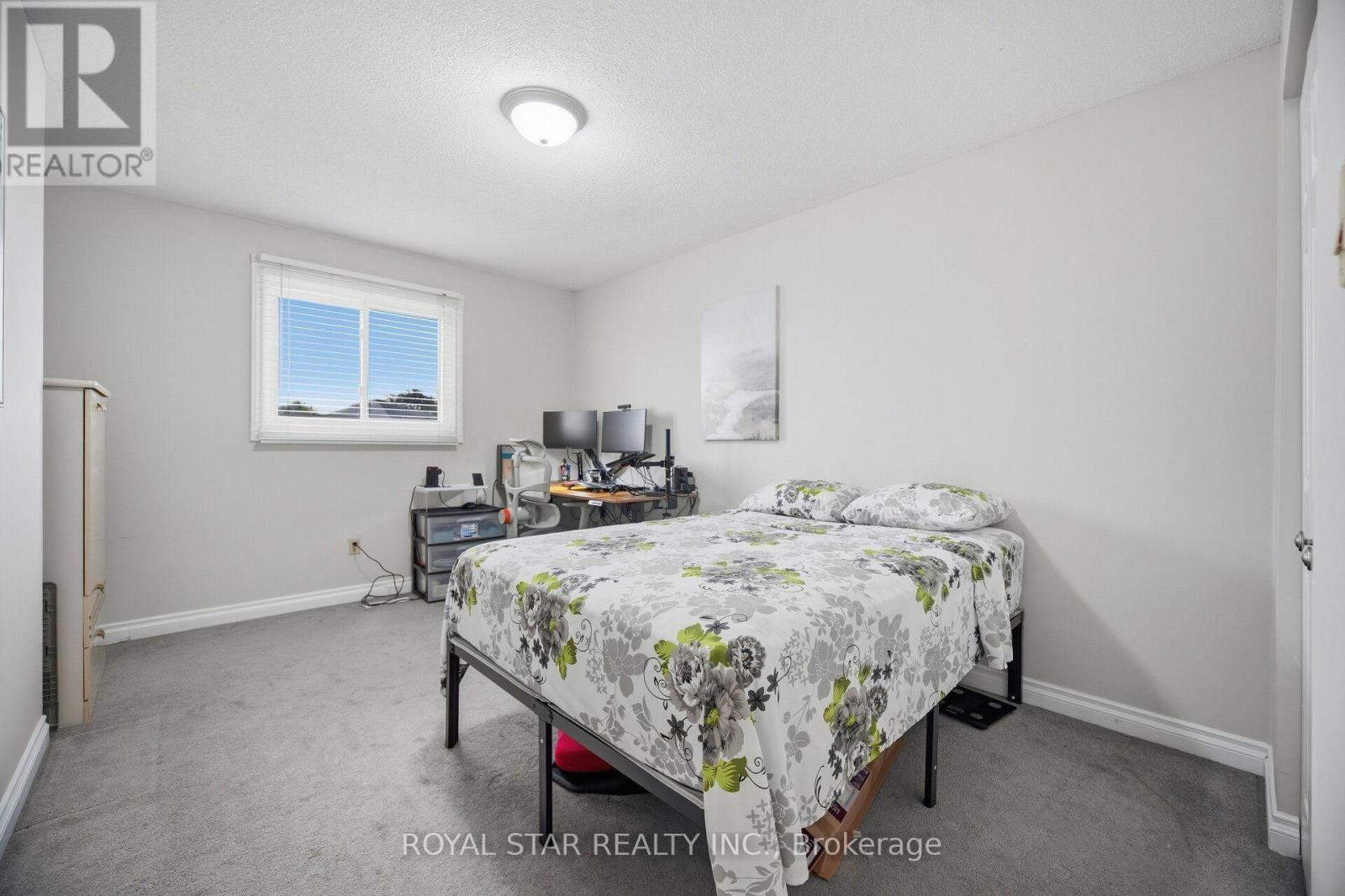 39 EBBY AVENUE E - 30
