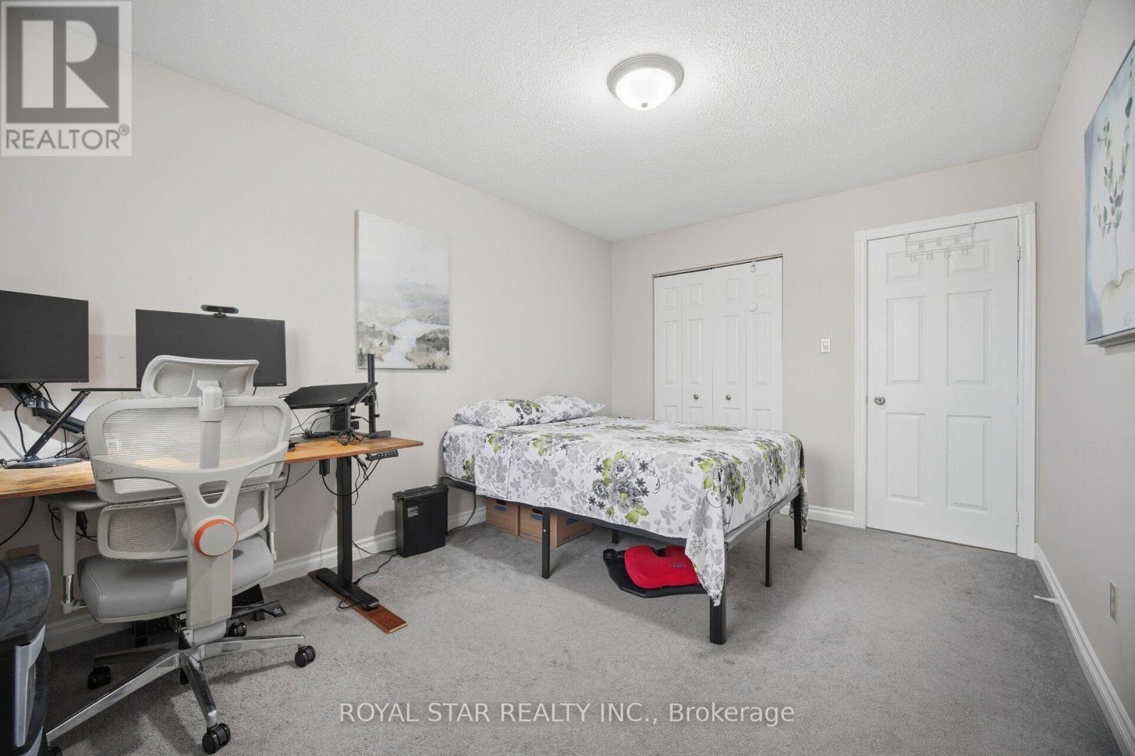 39 EBBY AVENUE E - 31
