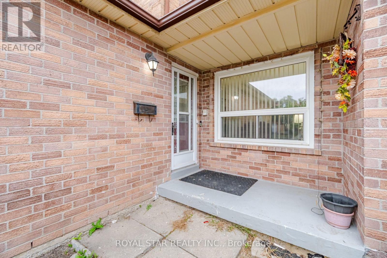 39 EBBY AVENUE E - 7