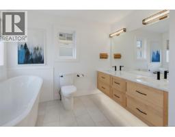 1159 Sluggett Rd, Central Saanich, BC V8M1E9 Photo 15