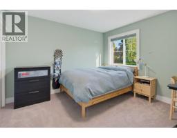 1159 Sluggett Rd, Central Saanich, BC V8M1E9 Photo 17
