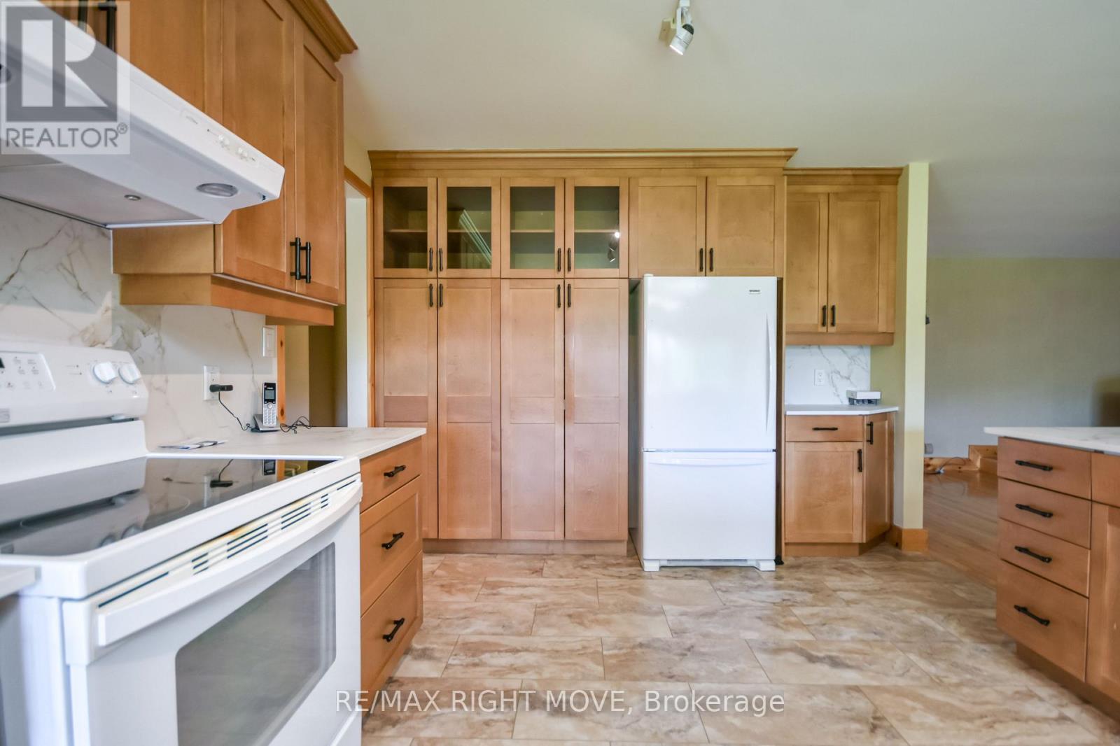 570 LAKE DALRYMPLE ROAD - 10