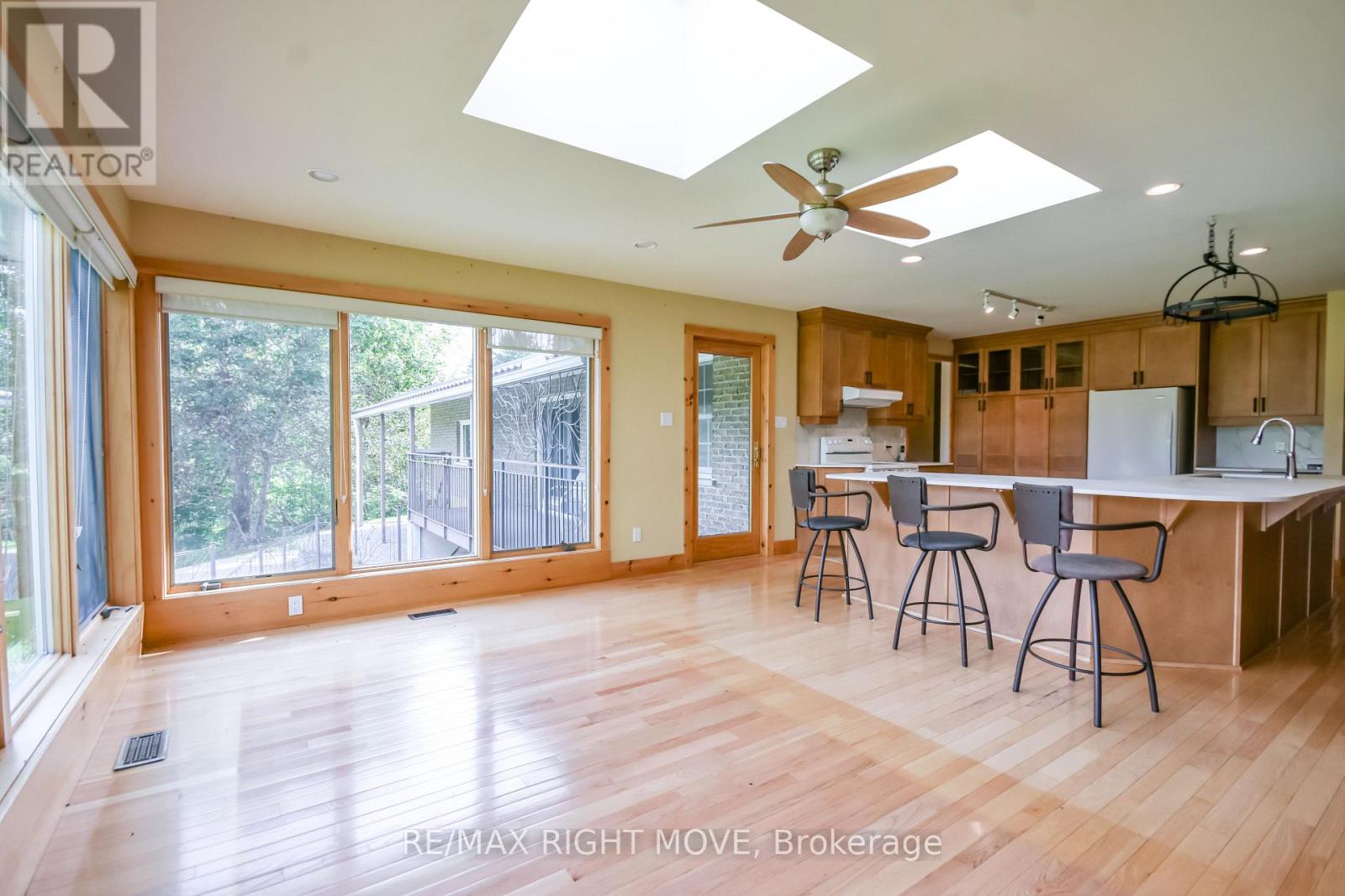 570 LAKE DALRYMPLE ROAD - 12