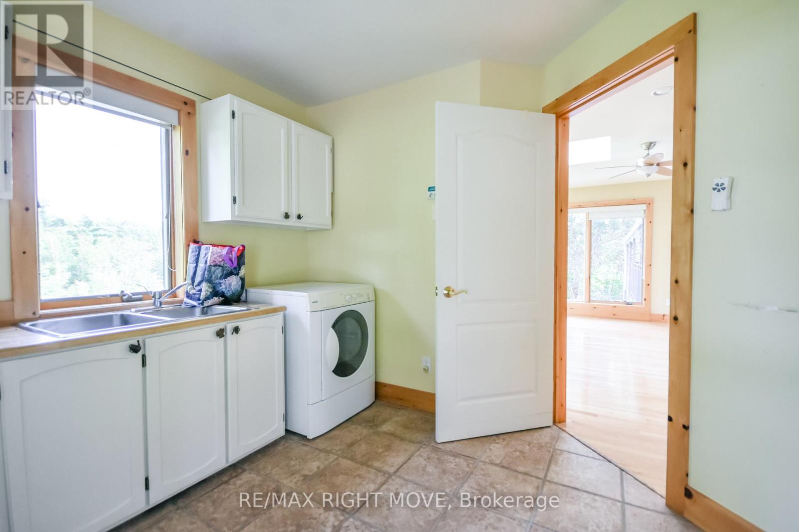 570 LAKE DALRYMPLE ROAD - 30