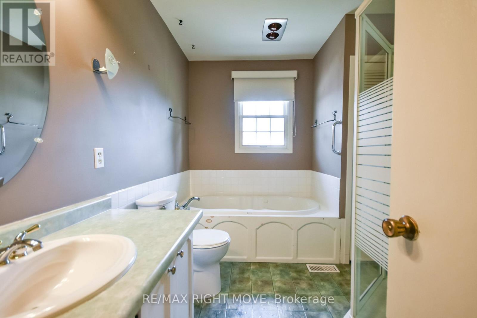 570 LAKE DALRYMPLE ROAD - 31