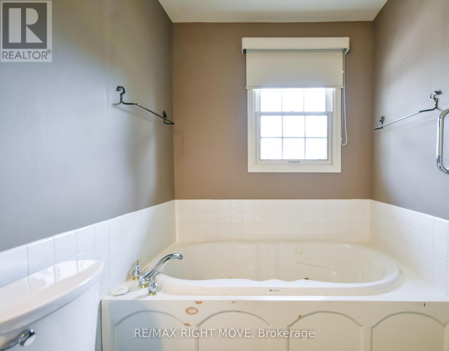570 LAKE DALRYMPLE ROAD - 33