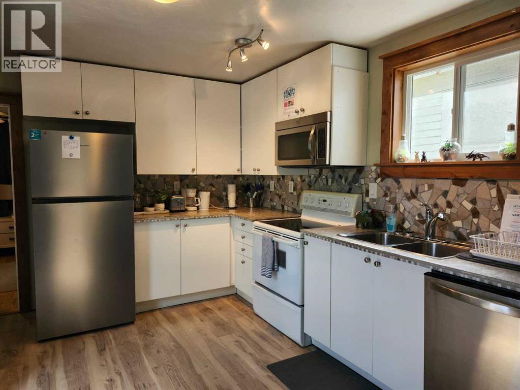 590 2 Street SW - 4