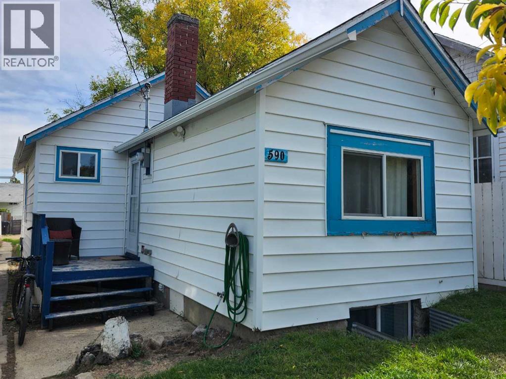 590 2 Street SW - 2