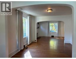 4pc Bathroom - 132 7 Avenue Ne, Calgary, AB T2E0M5 Photo 7