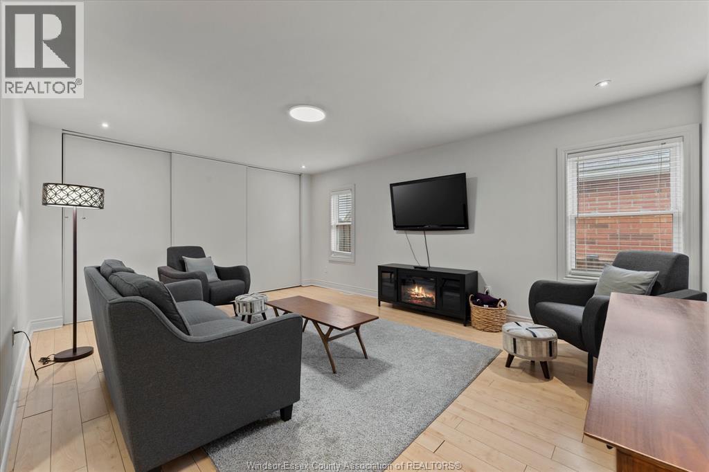130 Langtry STREET - 8