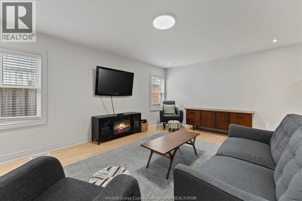 130 Langtry STREET - 9