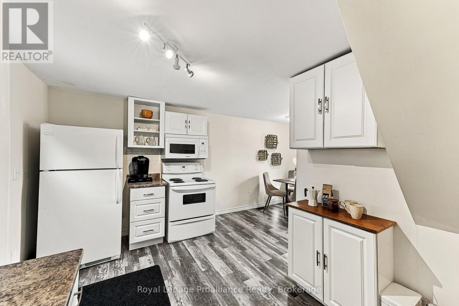 12 SINGLETON STREET - Image 18