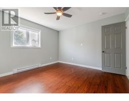 36 Moores Drive thumbnail 18