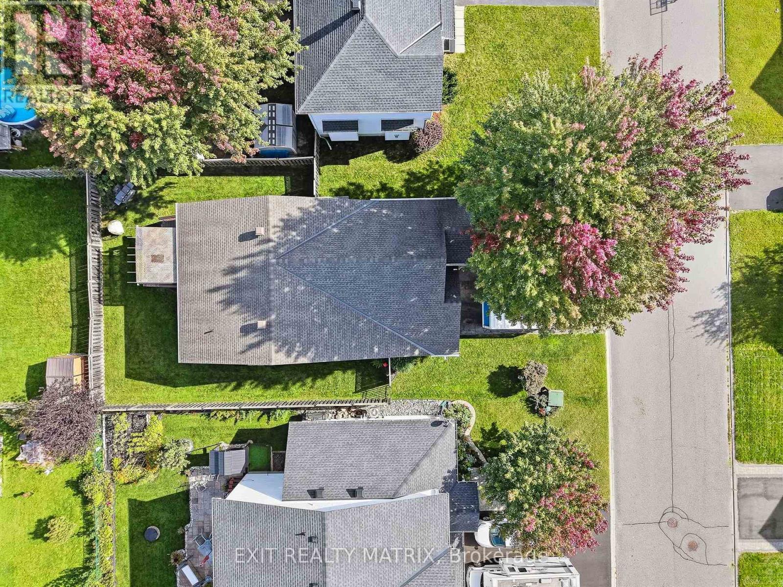 65 LACHAINE STREET - 33