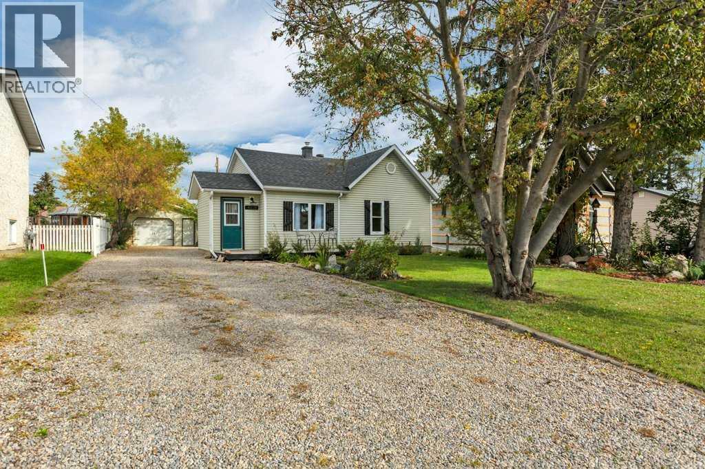 4618 51 Avenue - 1