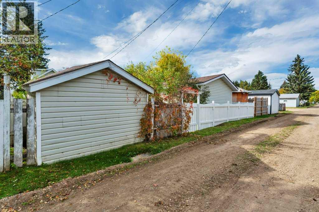 Listing photo – 4618 51 Avenue, Rimbey