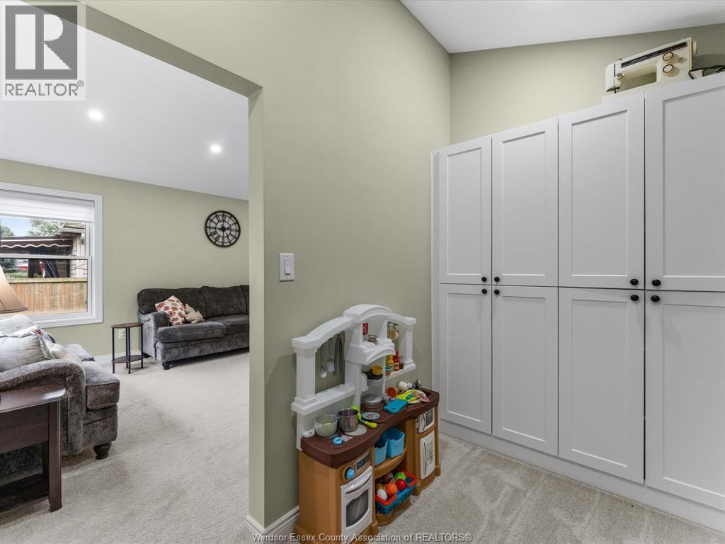2438 Francois ROAD - Image 19