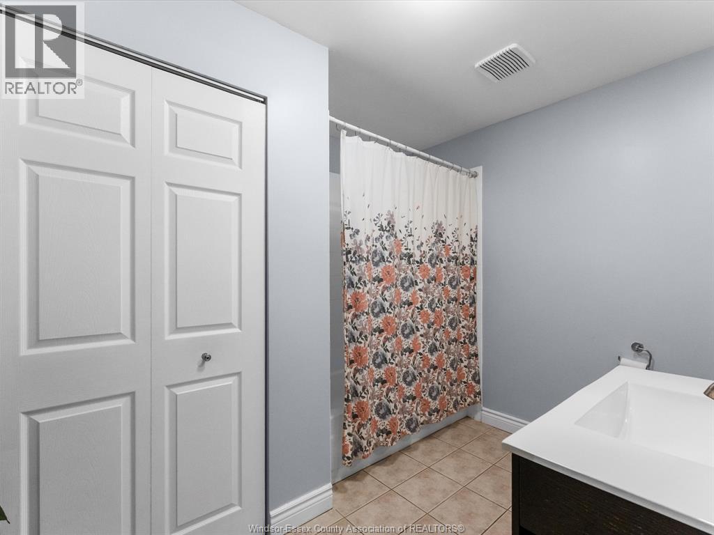2438 Francois ROAD - Image 20
