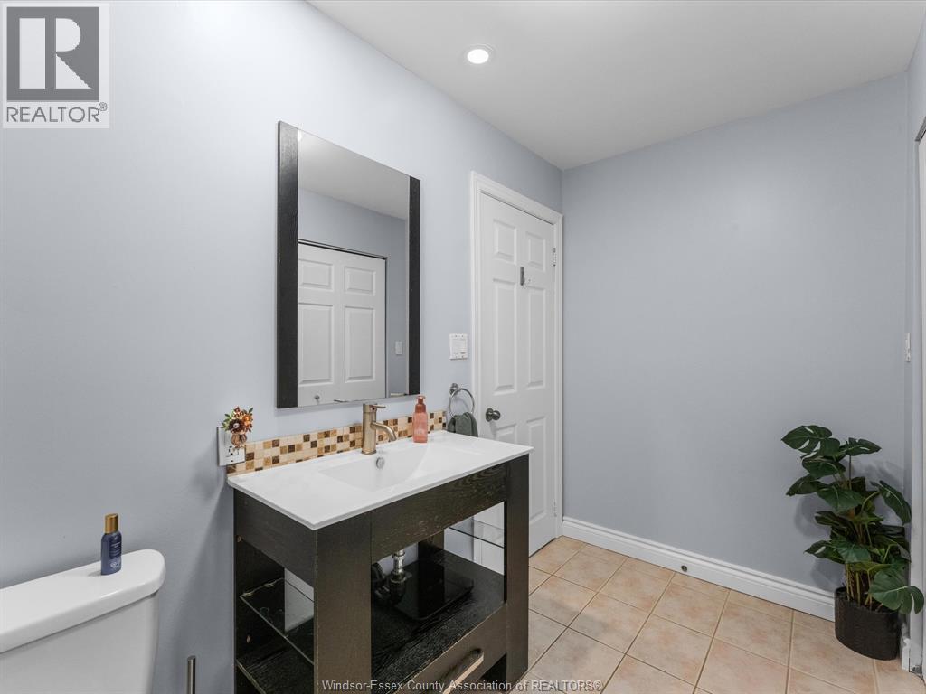 2438 Francois ROAD - Image 21