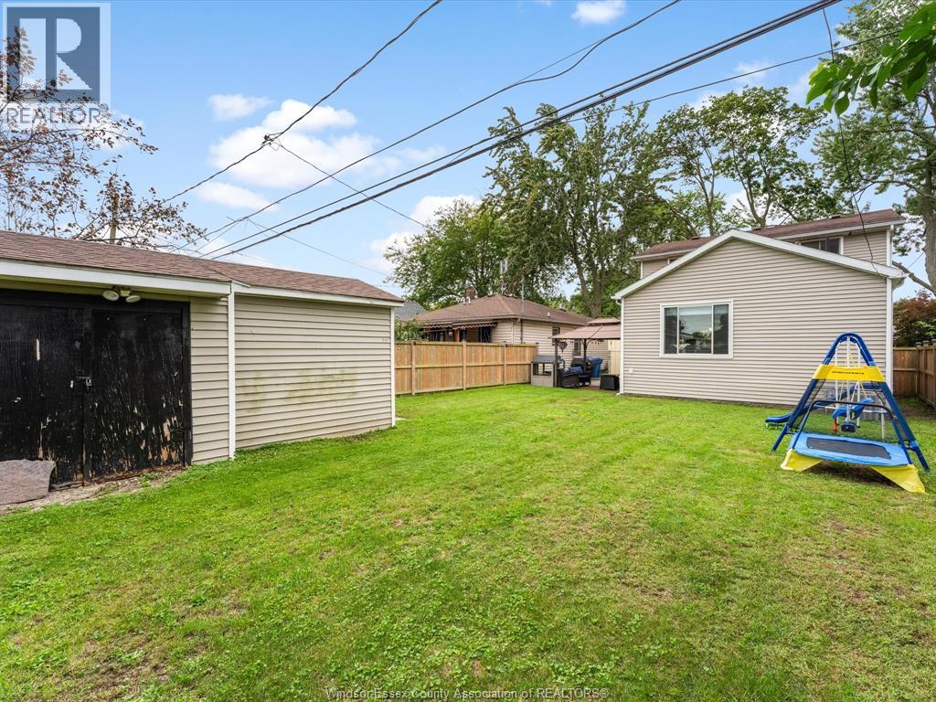 2438 Francois ROAD - Image 29