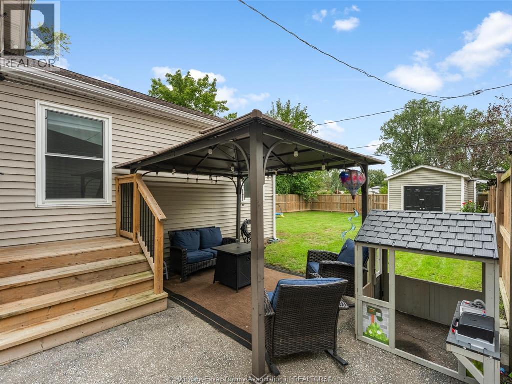2438 Francois ROAD - Image 30