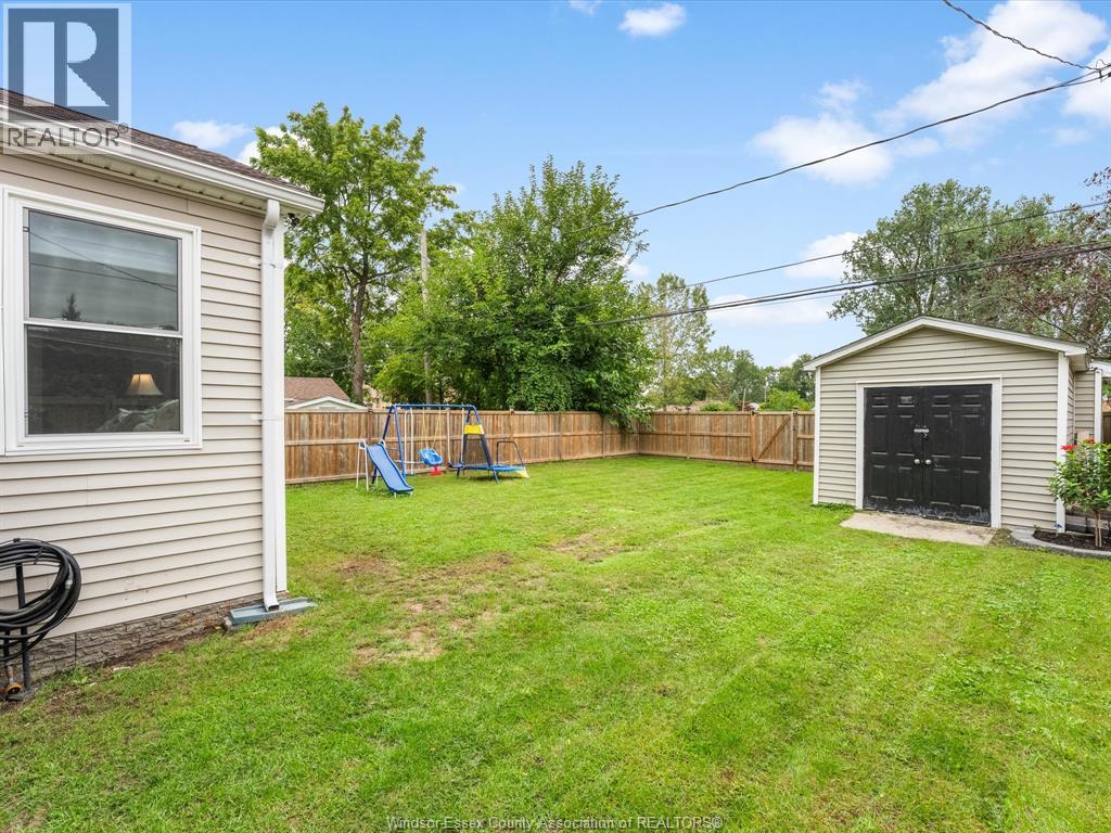 2438 Francois ROAD - Image 31