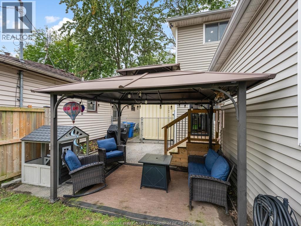 2438 Francois ROAD - Image 32